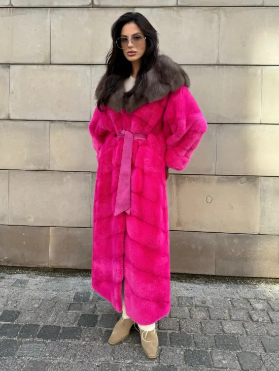 Шуба норковая с капюшоном из меха куницы - цвет фуксия - фото 0