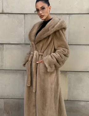 Шуба из скандинавской норки с капюшоном, цельный мех - фото 6