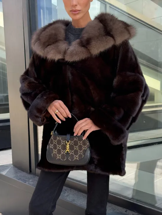 Шуба автоледи из меха норки с капюшоном куницы - шоколад - фото 3