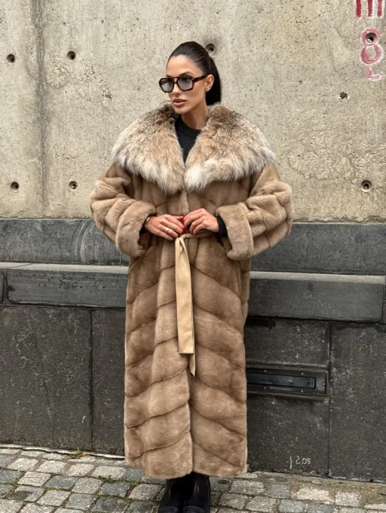 Длинная шуба кимоно из норки Pastel с капюшоном из меха рыси - фото 0