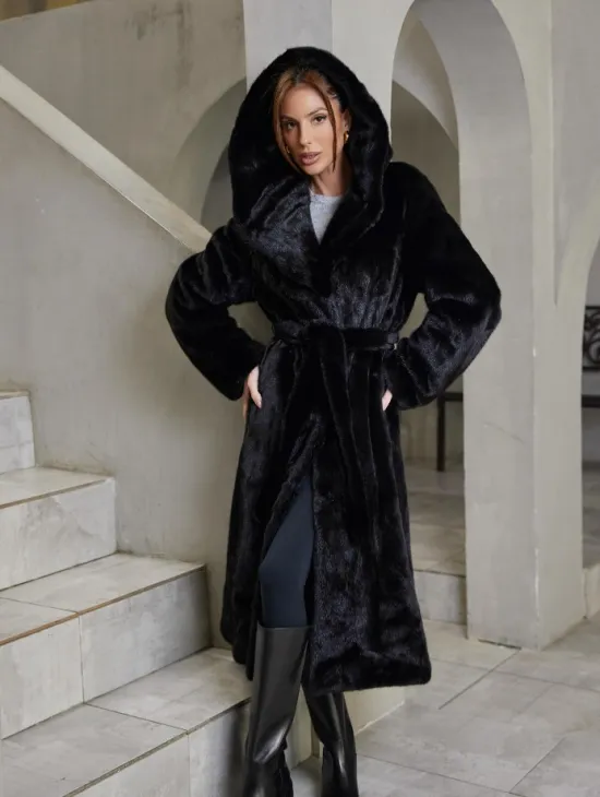Классическая норковая шуба с капюшоном кобра черного цвета - фото 0