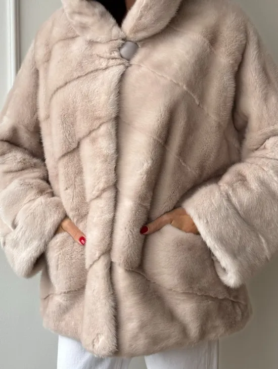 Меховая куртка - шуба из меха норки с капюшоном в цвете пудра - фото 1