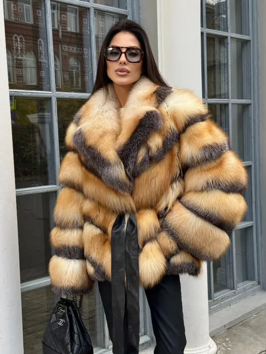 Шуба из меха лисы Golden-grey fox с английским воротником, с поясом - фото 0