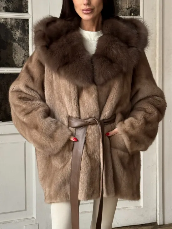 Полушубок кимоно из меха норки Almond с капюшоном куница - фото 1