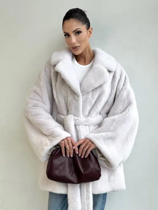 Premium шуба Летучая мышь из меха норки SAGA FURS с потайным меховым поясом - фото 9