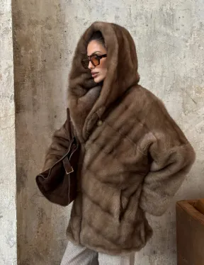 Укороченная норковая шуба с капюшоном из норки - фото 7