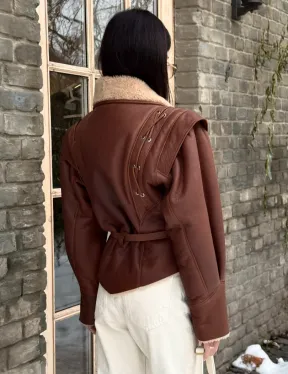 Стильная куртка - дублёнка на запах с поясом - фото 6