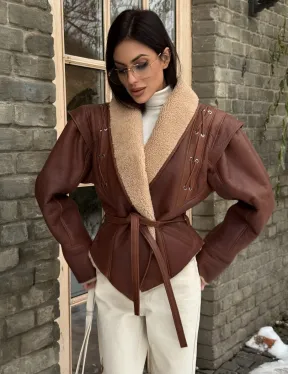 Стильная куртка - дублёнка на запах с поясом - фото 9