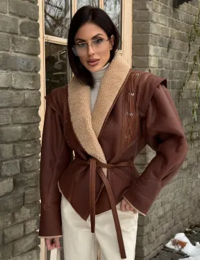 Стильная куртка - дублёнка на запах с поясом - фото 7