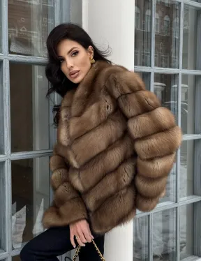 Шуба из меха куницы с V-образным воротником - фото 11