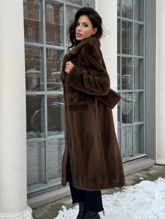 Коричневая шуба из меха норки с хлястиком на спине - фото 4