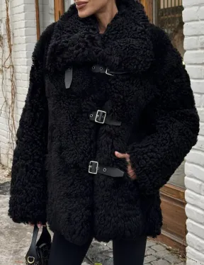 Черная дубленка средней длины из овчины тиградо 