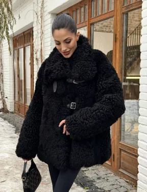 Черная дубленка средней длины из овчины тиградо 