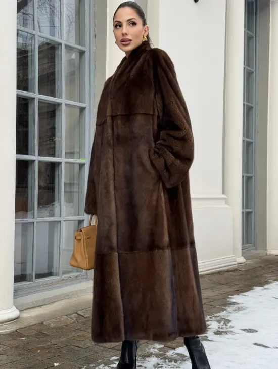 Цельнокроенная норковая шуба из североамериканской норки соболиного оттенка - фото 0