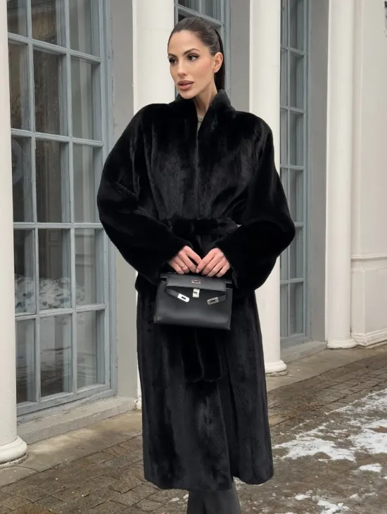 Натуральная женская норковая шуба из аукционного меха норки Blackglama - фото 3