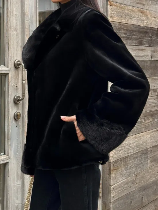 Короткий меховой полушубок из стриженной норки, английский воротник - фото 1