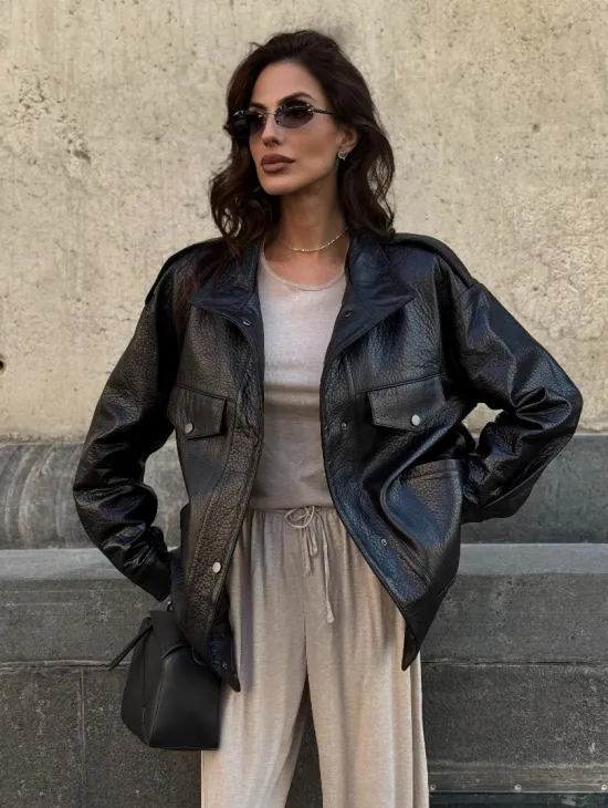 Модная черная куртка из натуральной кожи 