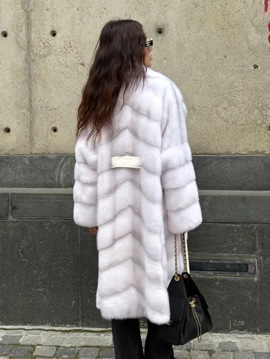Белая норковая шуба с английским воротником - фото 13