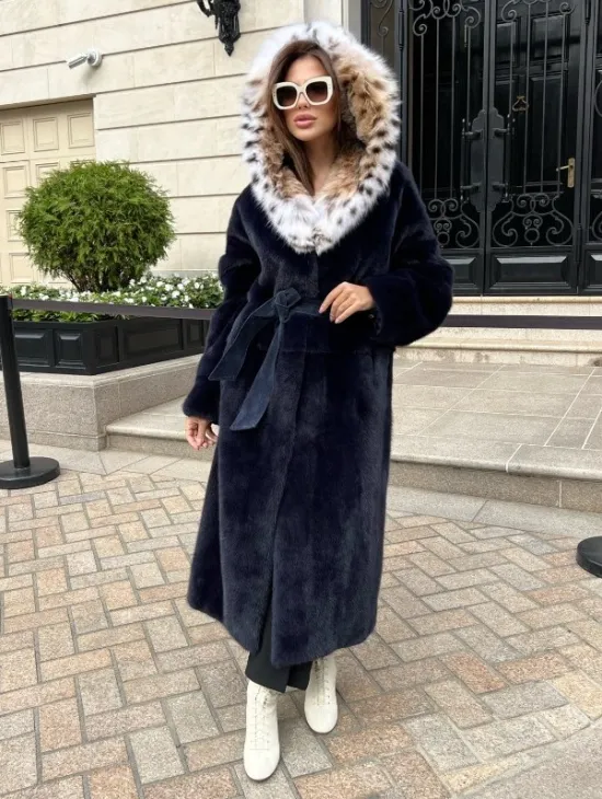 Шуба из аукционной норки с капюшоном из меха рыси - фото 0