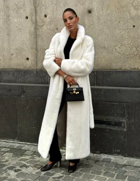 Длинная белая норковая шуба - фото 12