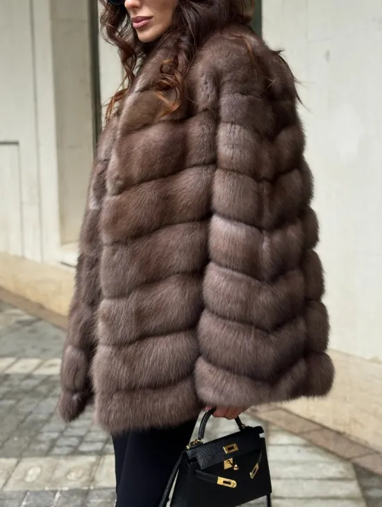 Женская шуба из меха куницы в цвете соболь - фото 4