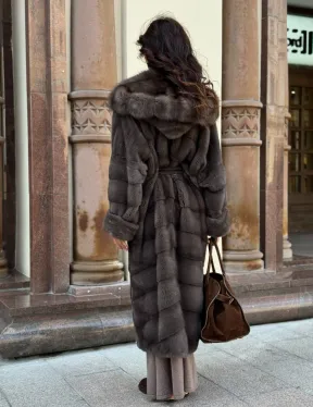 Шуба норковая в цвете мокко с капюшоном куница - фото 7