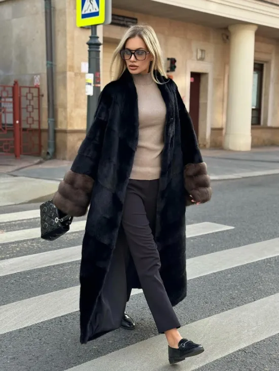 Черная норковая шуба с отделкой на рукавах из меха куницы - фото 7