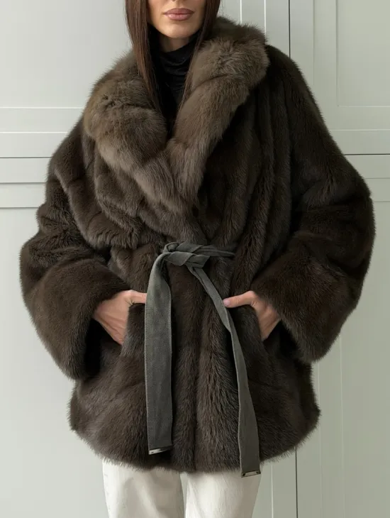 Шуба норковая летучая мышь с воротником из куницы - цвет хаки - фото 5
