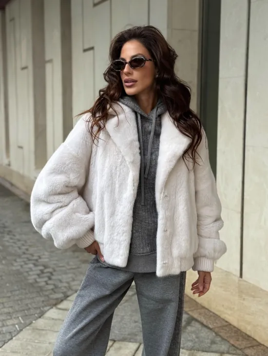 Белый норковый бомбер на резинке - фото 11