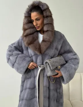 Голубая норковая шуба с капюшоном куницы - фото 1