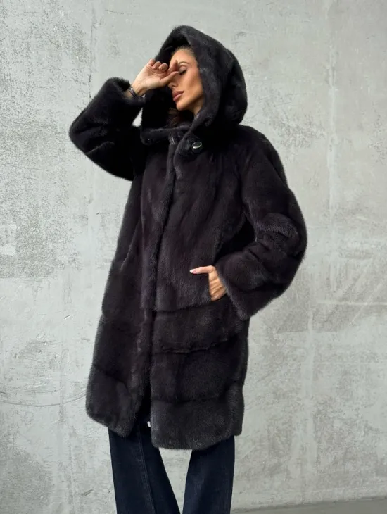 Женская норковая шуба с капюшоном - фото 9
