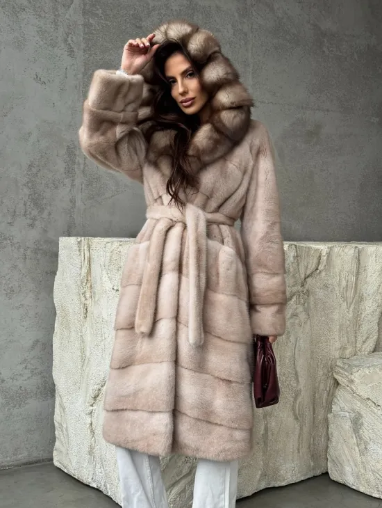 Норковая шуба с капюшоном из 