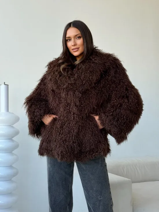 Коричневая шуба из ламы - фото 9