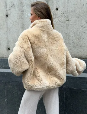 Двухсторонняя короткая дубленка из овчины - фото 7