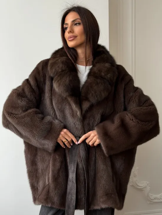 Полушубок норковый летучая мышь с воротником куницы - фото 6