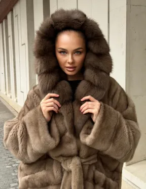 Полушубок норковый с капюшоном из меха куницы - фото 11