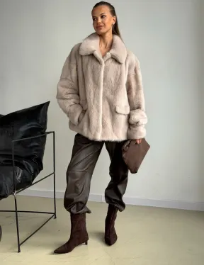 Короткая норковая шуба в цвете нюд - фото 4