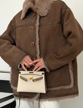 Коричневая замшевая дубленка на мехе тиградо - фото 2