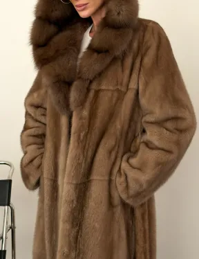 Длинная норковая шуба с капюшоном куница - фото 1