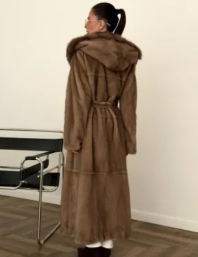 Длинная норковая шуба с капюшоном куница - фото 3