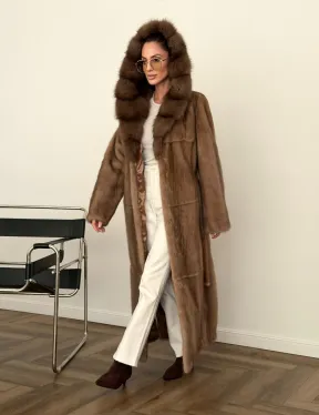 Длинная норковая шуба с капюшоном куница - фото 9