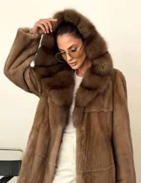 Длинная норковая шуба с капюшоном куница - фото 10