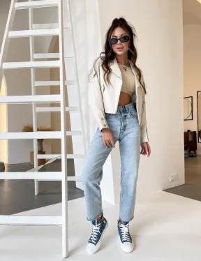 Белая короткая кожаная куртка - фото 0