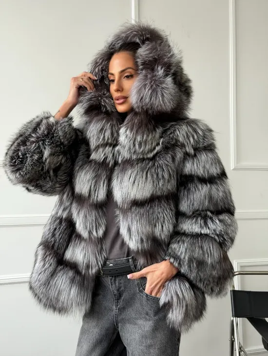 Шуба из меха чернобурки с капюшоном - серая - фото 4