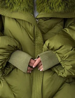 Женский стеганный пуховик с воротником чернобурки - фото 1