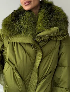 Женский стеганный пуховик с воротником чернобурки - фото 2