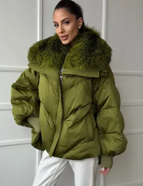 Женский стеганный пуховик с воротником чернобурки - фото 7