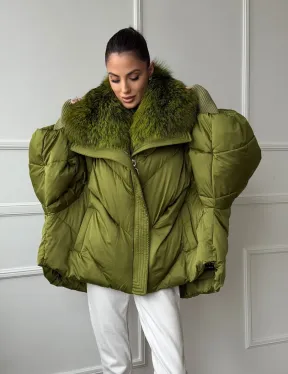 Женский стеганный пуховик с воротником чернобурки - фото 11