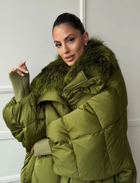 Женский стеганный пуховик с воротником чернобурки - фото 9