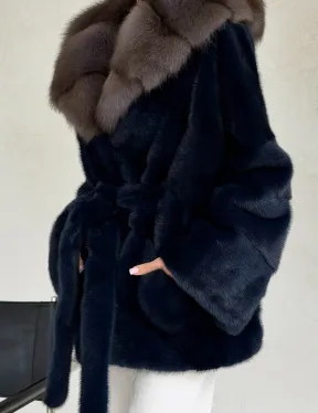 Норковый полушубок синего цвета с капюшоном куница - фото 3